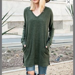 Jardin Sweaters - NWT Green tunic sweater Jardin Sweaters - NWT Green tunic sweater